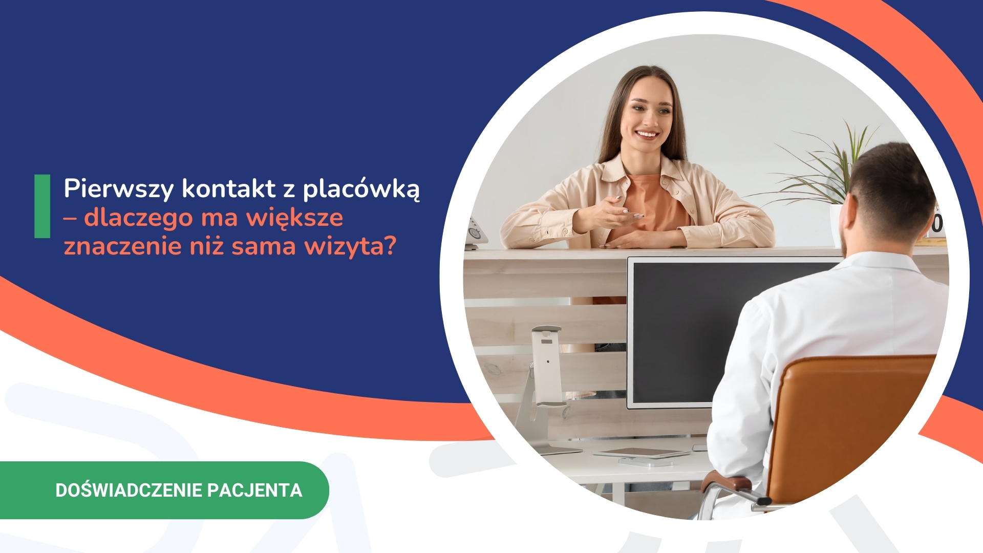Kobieta w recepcji rozmawia z pacjentem w banerze informacyjnym w okrągłej ramce na granatowym tle.